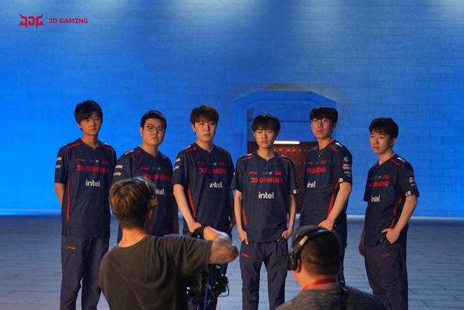 卢克-德容：我们本赛季欧冠正常表现出色，但阿.